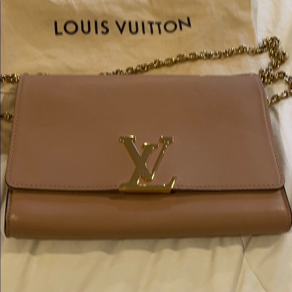 Louis Vuitton - Picture 2 of 7